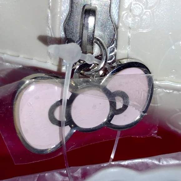 Hello Kitty by Sanrio 💕 Large Clutch Vanity NWT - Picture 3 of 13